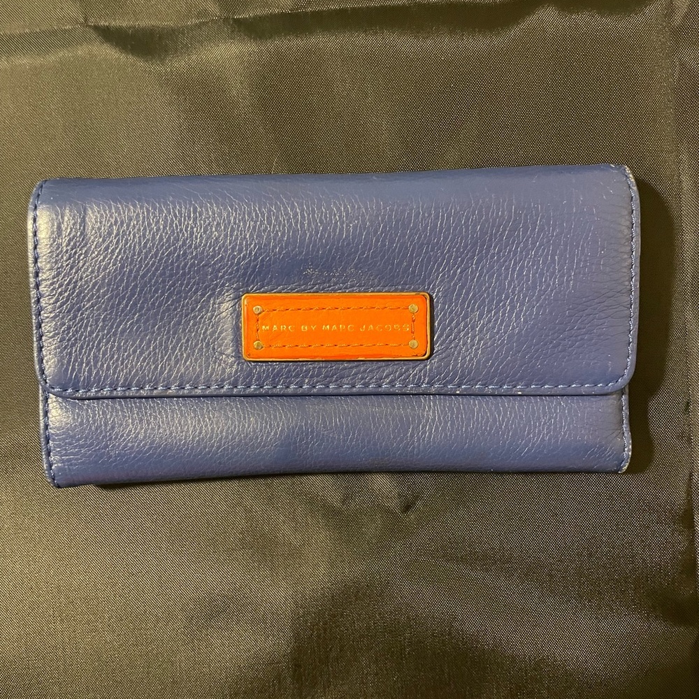 Marc Jacobs Navy Wallet (good condition)